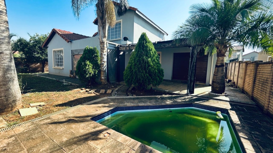 4 Bedroom Property for Sale in Waterkloof East North West